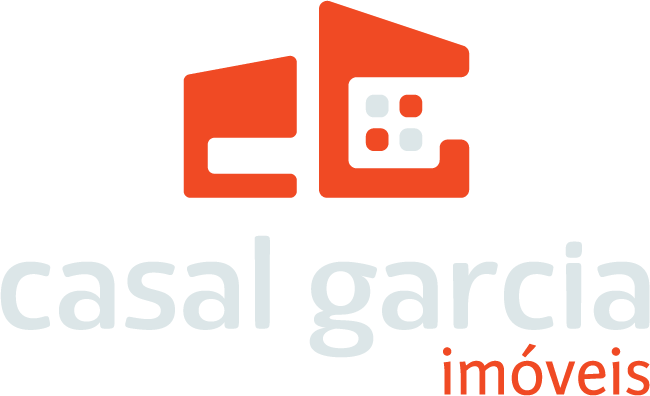 Logotipo da Casal Garcia Imóveis no rodapé do site, representando confiança e modernidade no mercado imobiliário.